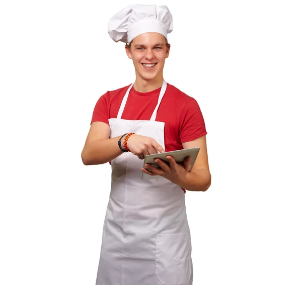 Unga kocken innehar en digital tablet — Stockfoto