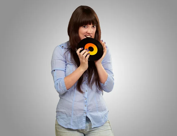 Jong meisje baiting vinyl — Stockfoto