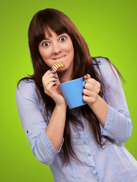 Mujer con café y galletas — Foto de Stock