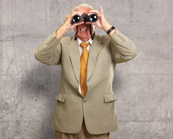 Senior Man Looking Through Binoculars — Stock Photo, Image