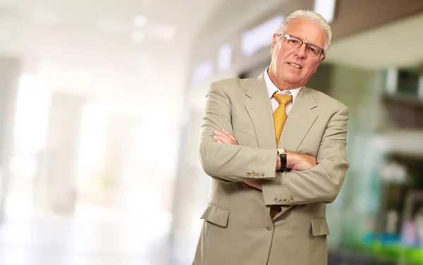 Retrato de un hombre mayor — Foto de Stock