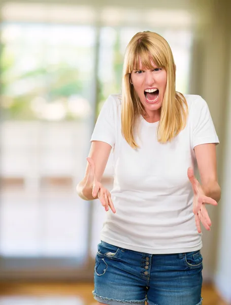 Portret van boze vrouw — Stockfoto