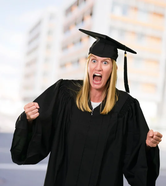 Retrato de un graduado enojado — Foto de Stock