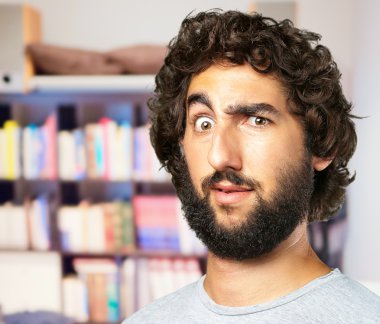 yüz bir evde genç bir portresini mans