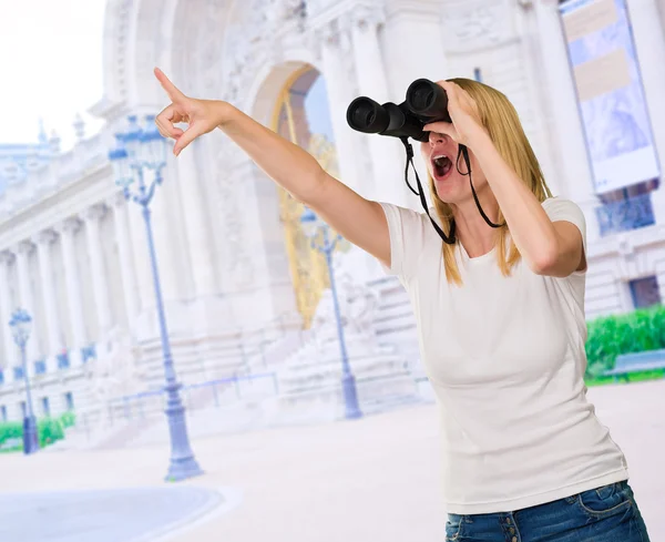 Woman Looking Through Binoculars — Stock Photo, Image