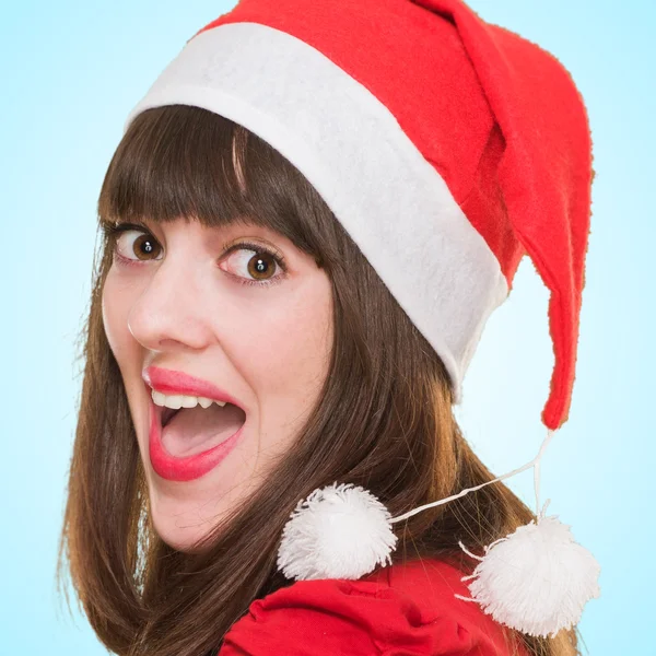Mujer feliz usando un sombrero de Navidad —  Fotos de Stock