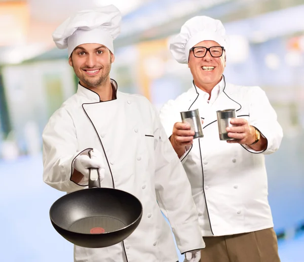 Portrét dvou happy kuchaři — Stock fotografie