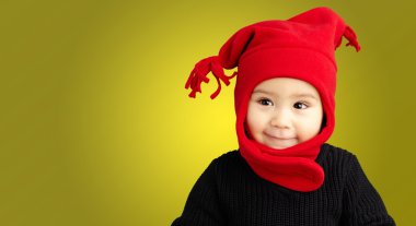 sıcak giysiler giyen erkek bebek portresi