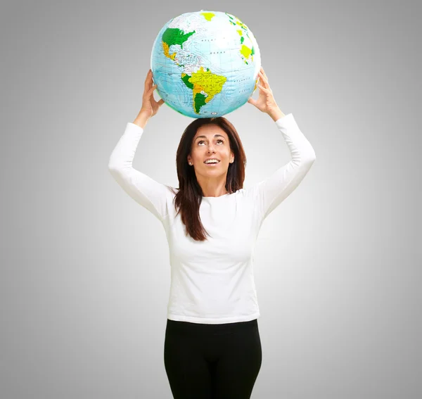 Women with globe on head — Stock Photo, Image