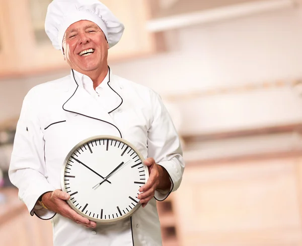 Potrait de Chef mostrando relógio — Fotografia de Stock