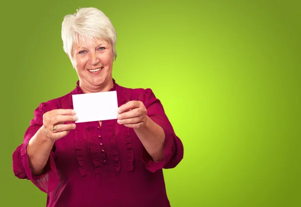 Old Woman Showing Paper — Stock Photo, Image