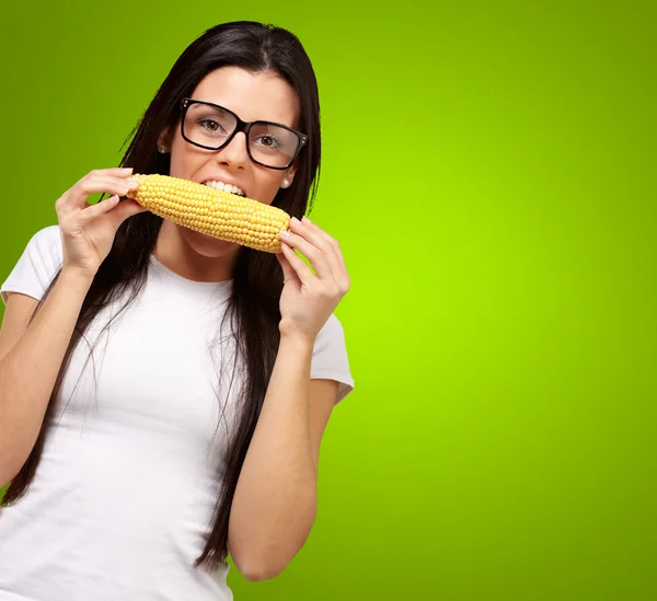 Young Girl Eating Corn — Stok fotoğraf