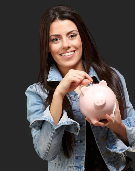 Portrait Of A Female Holding A Coin And Piggybank — Stock Photo, Image