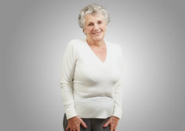 Retrato de uma mulher idosa — Fotografia de Stock