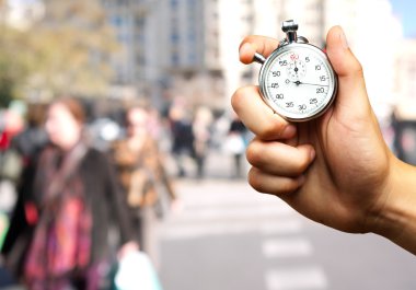 Kronometre tutan eli yakın çekim