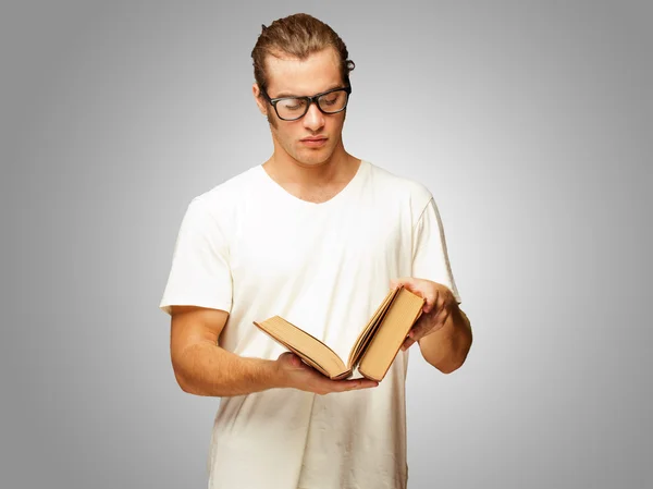 Man Looking At Book — Stock Photo, Image