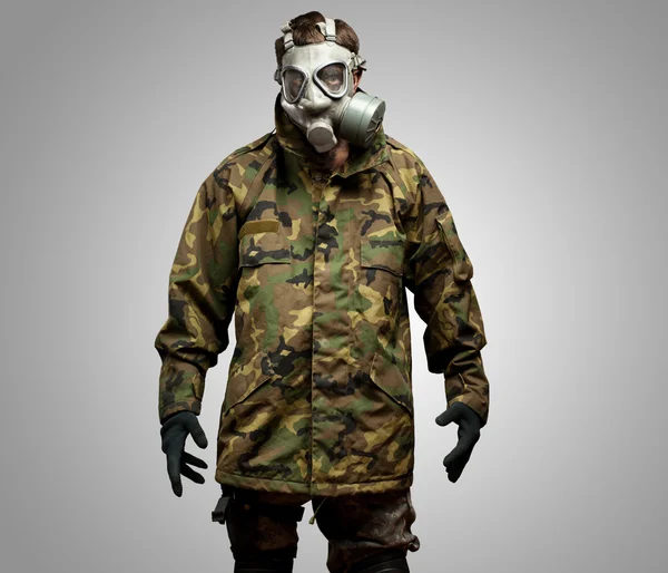 Soldat med gasmask — Stockfoto