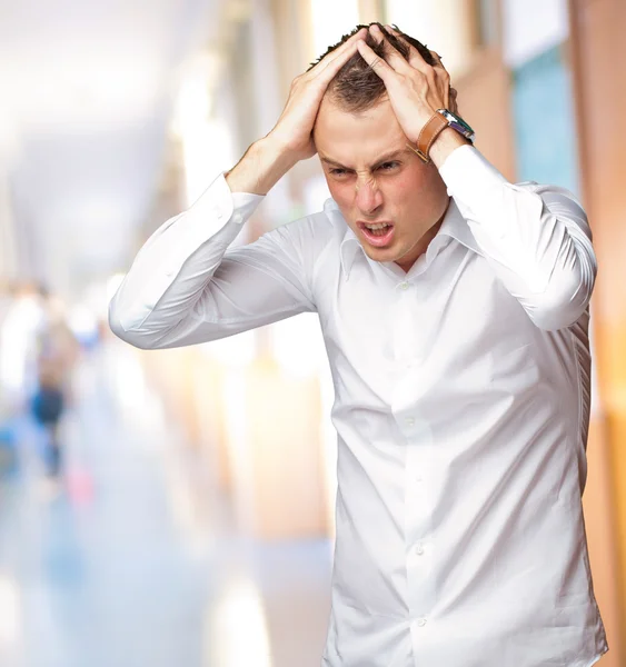 Ritratto di uomo stressato e sofferente — Foto Stock