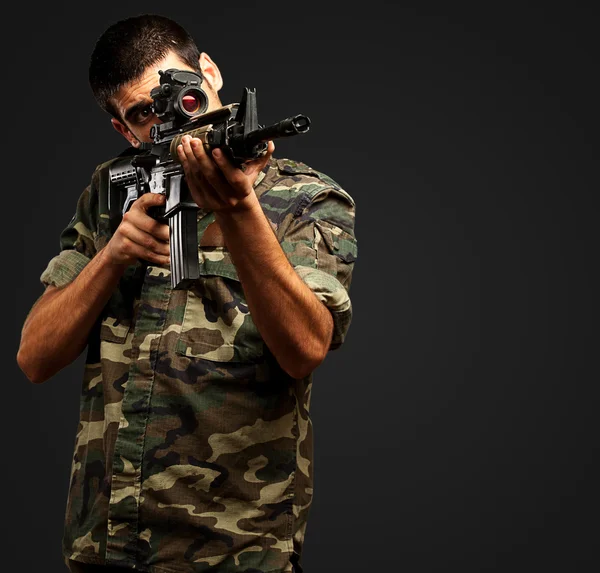 Soldado Gunman apontando seu alvo — Fotografia de Stock