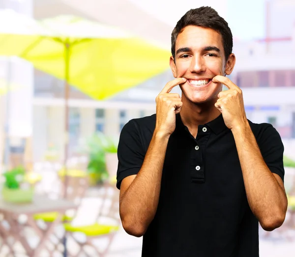 Retrato de um menino feliz — Fotografia de Stock