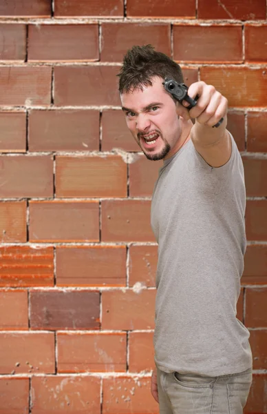 Hombre furioso apuntando con arma —  Fotos de Stock