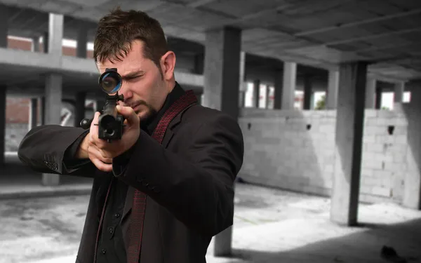 Man aiming with rifle — Stock Photo, Image