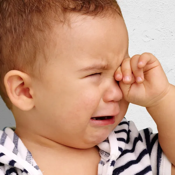 Portret van babyjongen huilen — Stockfoto