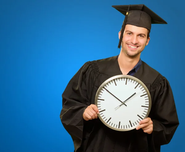 Graduate Man Orologio Holding — Foto Stock