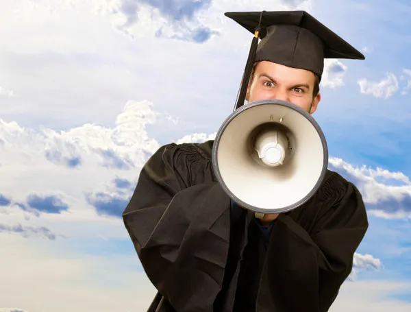 Graduado hombre gritando en el megáfono —  Fotos de Stock