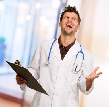 heyecanlı doktor portresi