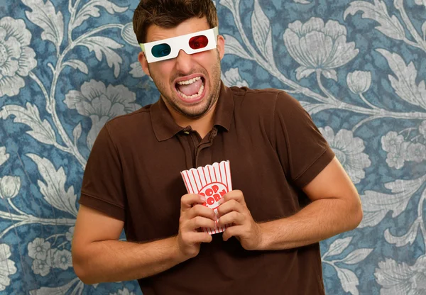 Hombre joven con gafas 3d — Foto de Stock