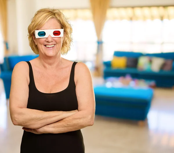 3 d メガネを着用幸せ高齢女性 — ストック写真