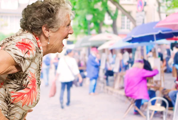 Retrato de mulher sénior chocada — Fotografia de Stock