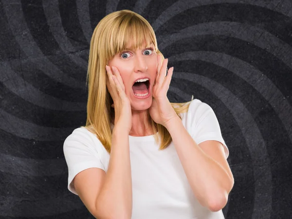 Portrait Of Shocked Woman — Stock Photo, Image