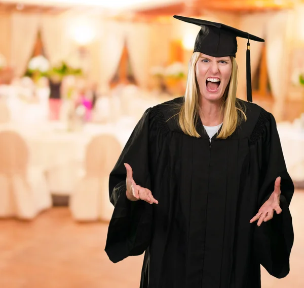 Mujer graduada enojada — Foto de Stock