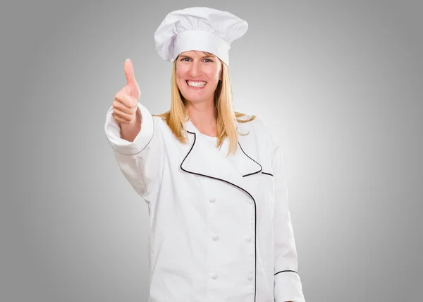Šéfkuchař žena ukazuje palec — Stock fotografie