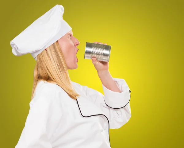 Female Chef Holding Tin Shouting — Stock Photo, Image