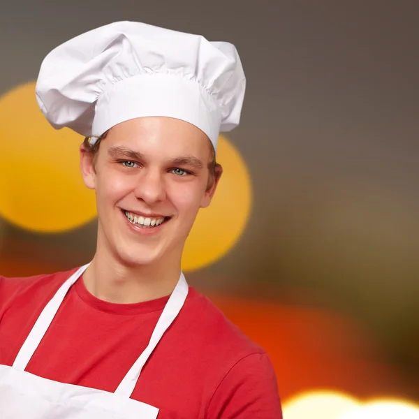 Junge Köchin hält digitales Tablet in der Hand — Stockfoto