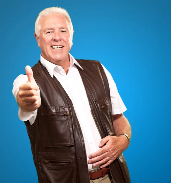 A Senior Man Showing Thumbs Up — Stock Photo, Image