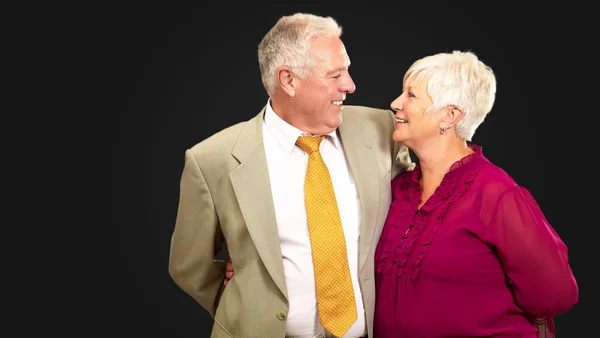 Retrato de um feliz casal de idosos — Fotografia de Stock