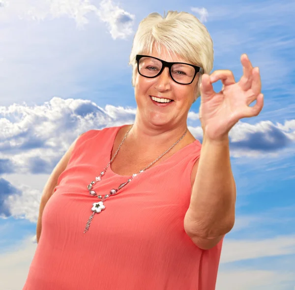 Senior Woman Showing Okay Sign — Stock Photo, Image