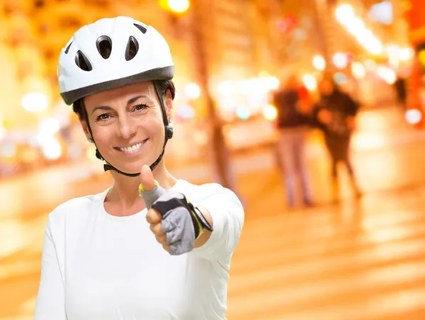 Woman Wearing Helmet Showing Thumb Up — Stock Photo, Image