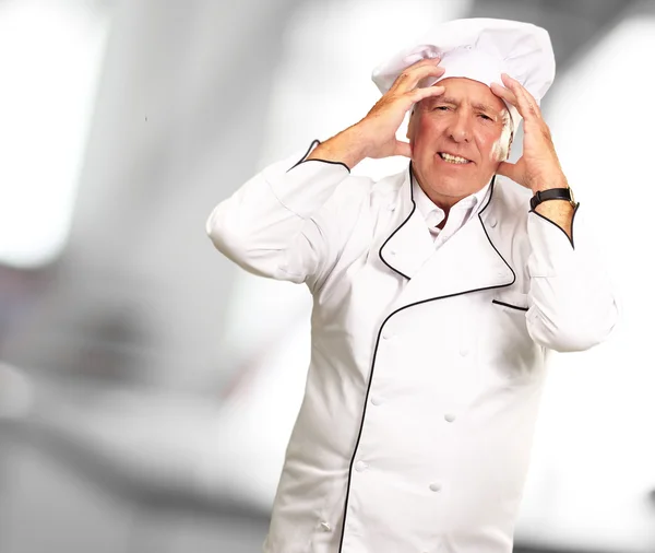Retrato de um chef com dor de cabeça — Fotografia de Stock