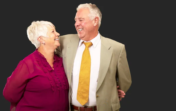 Retrato de um feliz casal de idosos — Fotografia de Stock