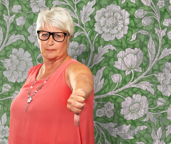 Senior Woman With Thumbs Down — Stock Photo, Image