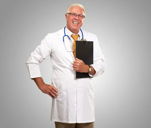 Porträt eines leitenden Arztes — Stockfoto