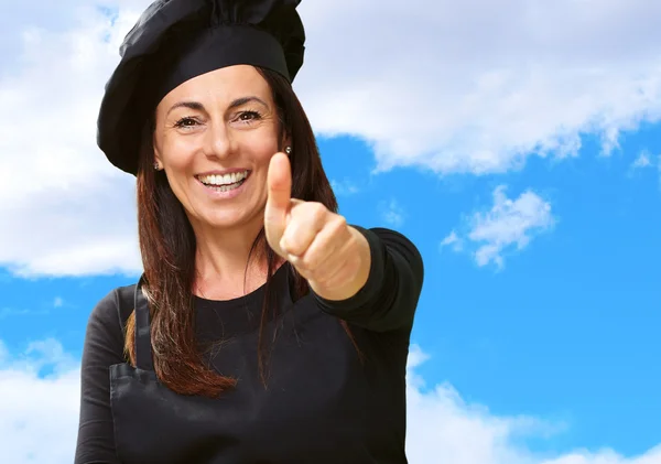 Happy Woman Showing Thumb Up — Stock Photo, Image