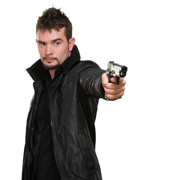 Bel homme pointant avec un pistolet — Photo