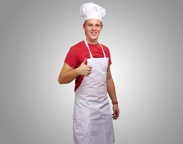 Веселый шеф-повар с большими пальцами вверх

