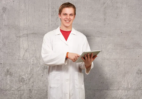 Portrait of a doctor using a tablet Royalty Free Stock Images